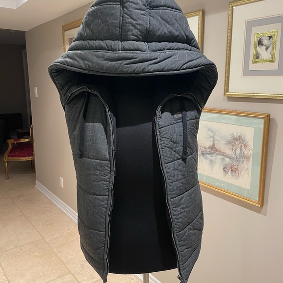 Dolce and Gabbana Hooded Down Vest - Picture 4 of 5